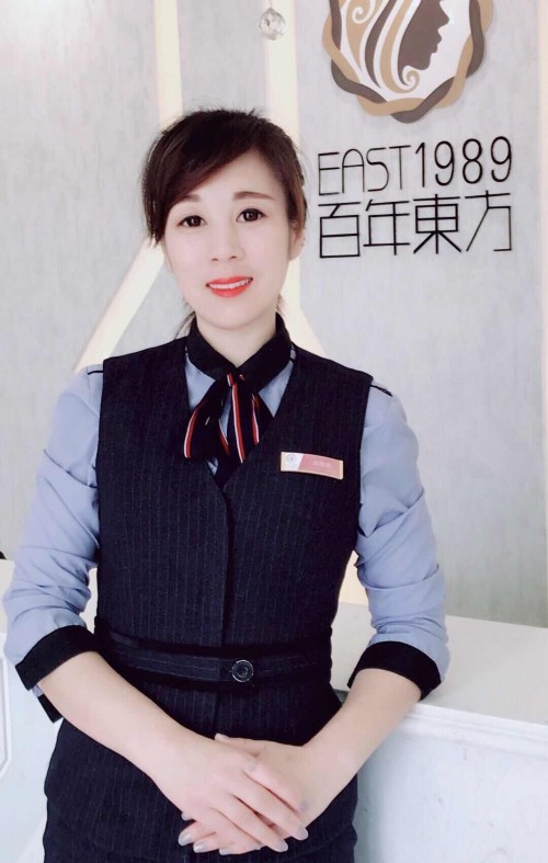  青花美甲怎么做？保定東方技工學(xué)校教你巧做美甲！