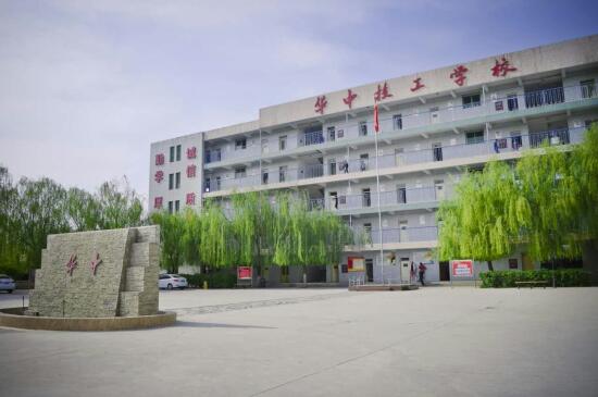 保定華中高級(jí)技工學(xué)校有哪些辦學(xué)特色？