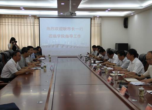 聊城市委常委、常務(wù)副市長(zhǎng)耿濤到我院現(xiàn)場(chǎng)辦公