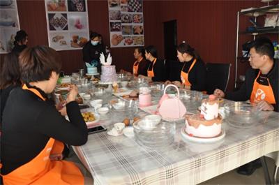 學習烤餅干去哪個學校好？   