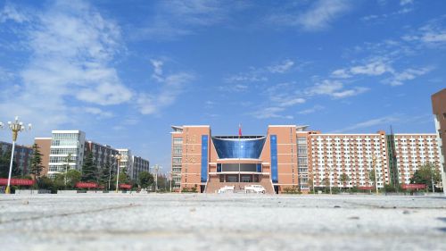 鄭州學(xué)習(xí)軌道交通專(zhuān)業(yè)推薦哪所學(xué)校？
