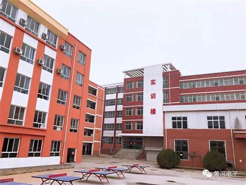 洛陽(yáng)哪所學(xué)校適合學(xué)習(xí)美容美發(fā)？