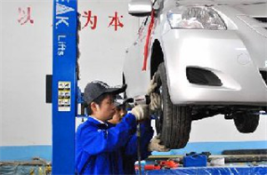 開封汽修學(xué)校有汽車整形技術(shù)專業(yè)嗎？就業(yè)前景好不好？