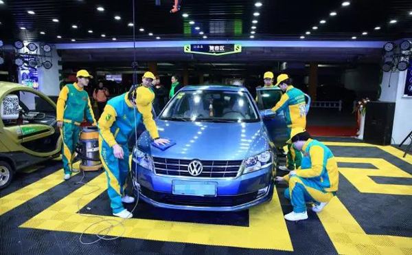 想學(xué)汽車運(yùn)用與維修專業(yè)？就選邢臺(tái)汽修服裝學(xué)校！