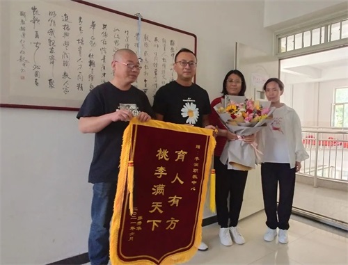 豐潤(rùn)職教中心：大愛(ài)豐潤(rùn)職教，培養(yǎng)雷鋒少年——馬梓碩同學(xué)拾金不昧，為校爭(zhēng)光