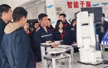 灤南職教中心老教師“引路課” 開課，..